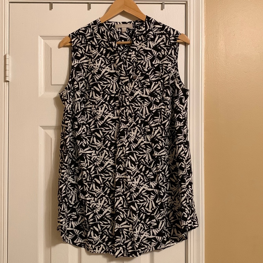 Black and white patterned sleeveless top